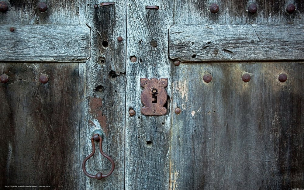Старинная дверь