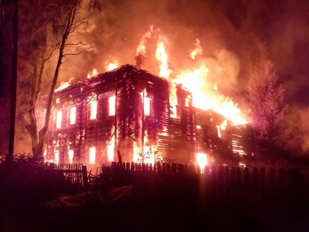 Дом горит