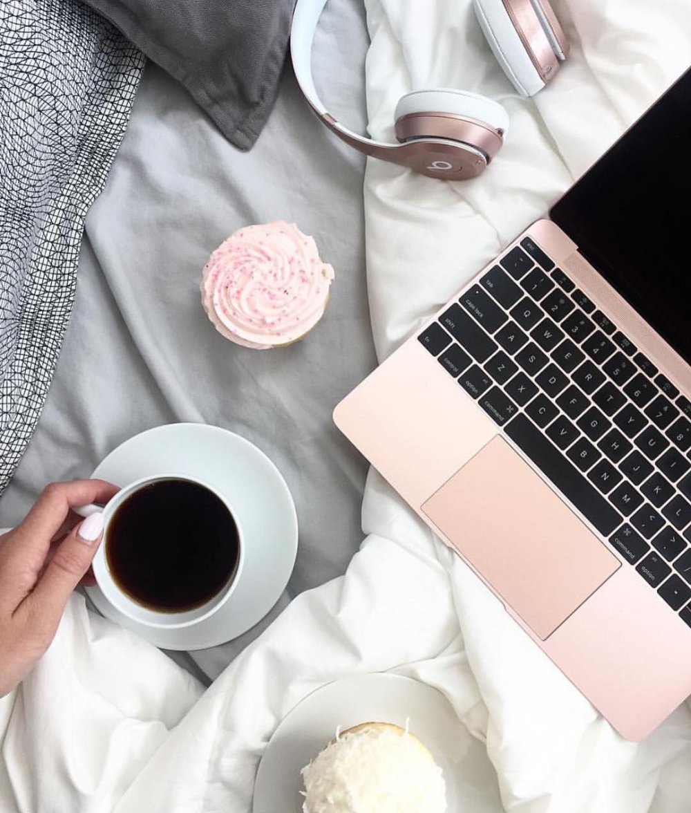 Кофе плед уютные подушки