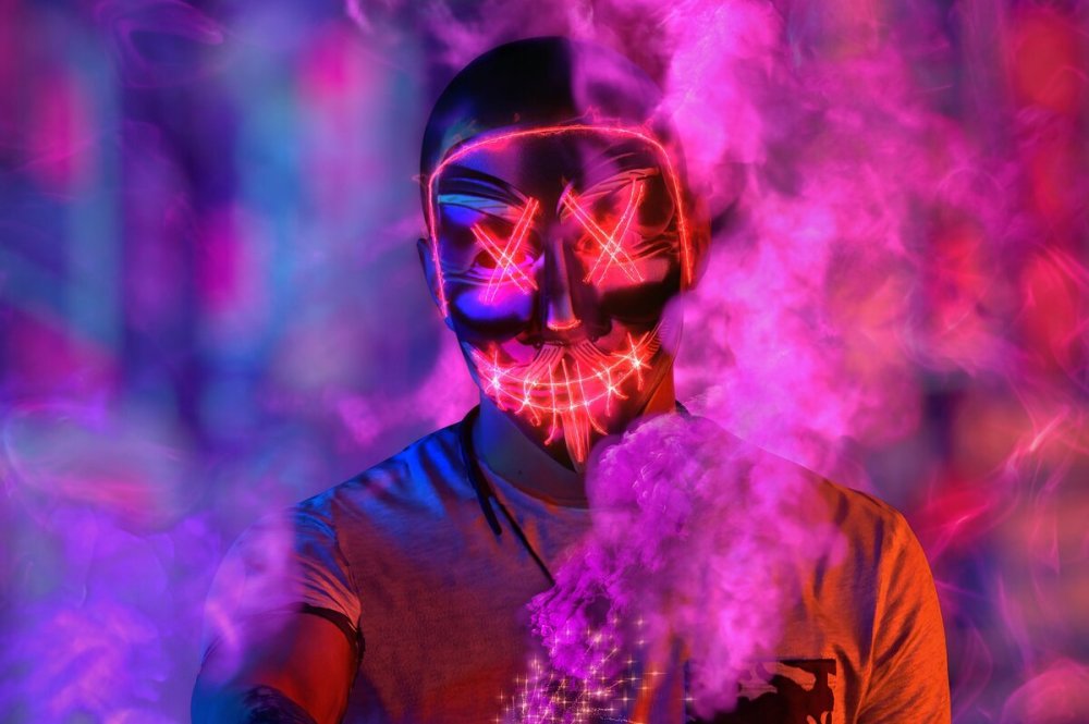 Девочка с ВЕЙПОМ без лица