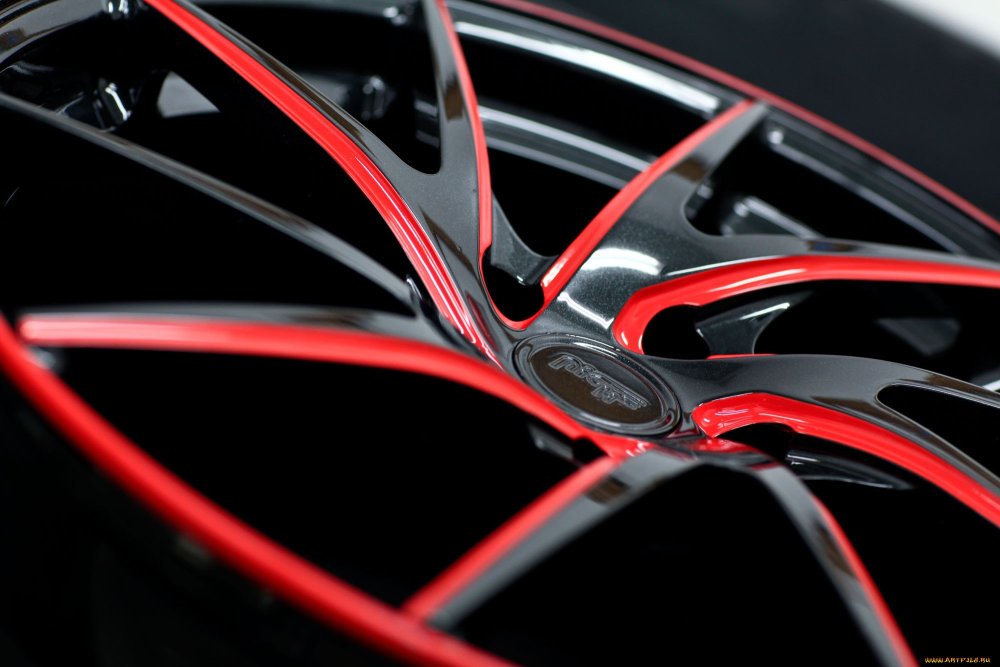 Автомобильные диски черные с красным