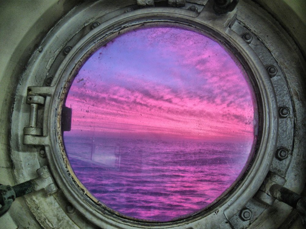 Вид из иллюминатора космического корабля