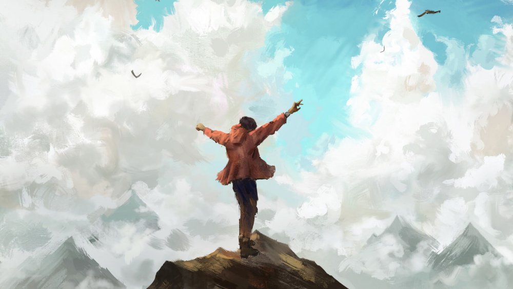 Девушка с распростертыми руками на фоне моря