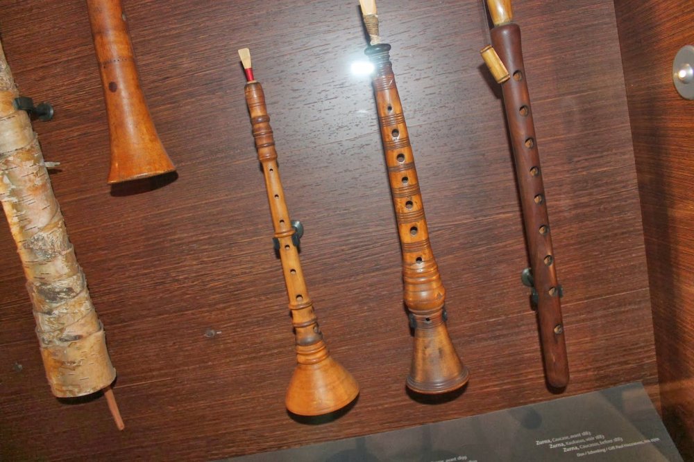 Узбекские музыкальные инструменты дутар