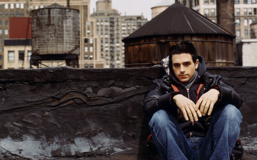 Парень на улице