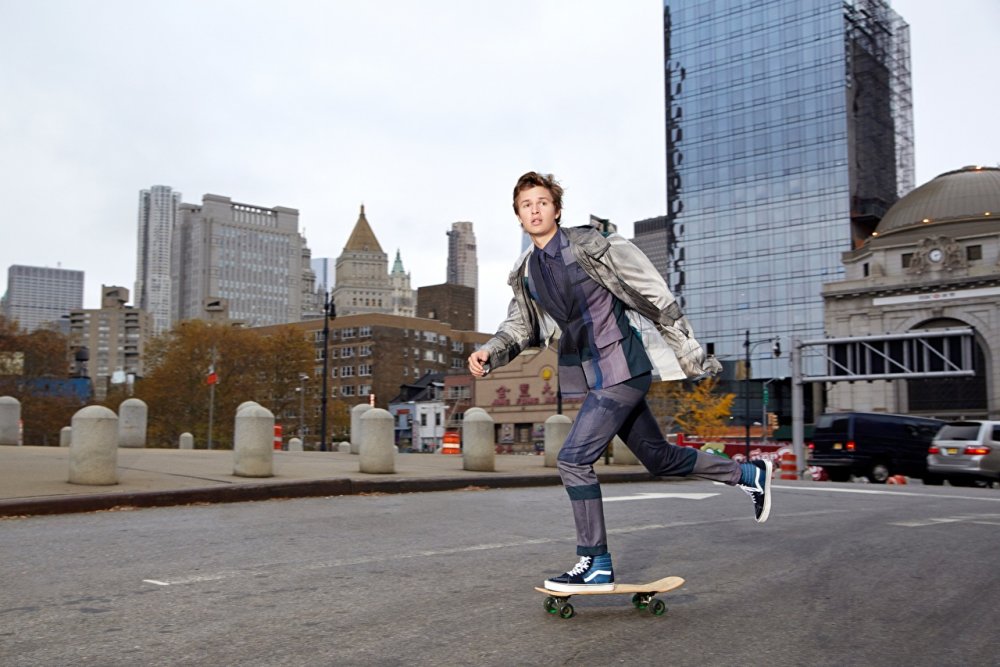 Люди в куртках на улице