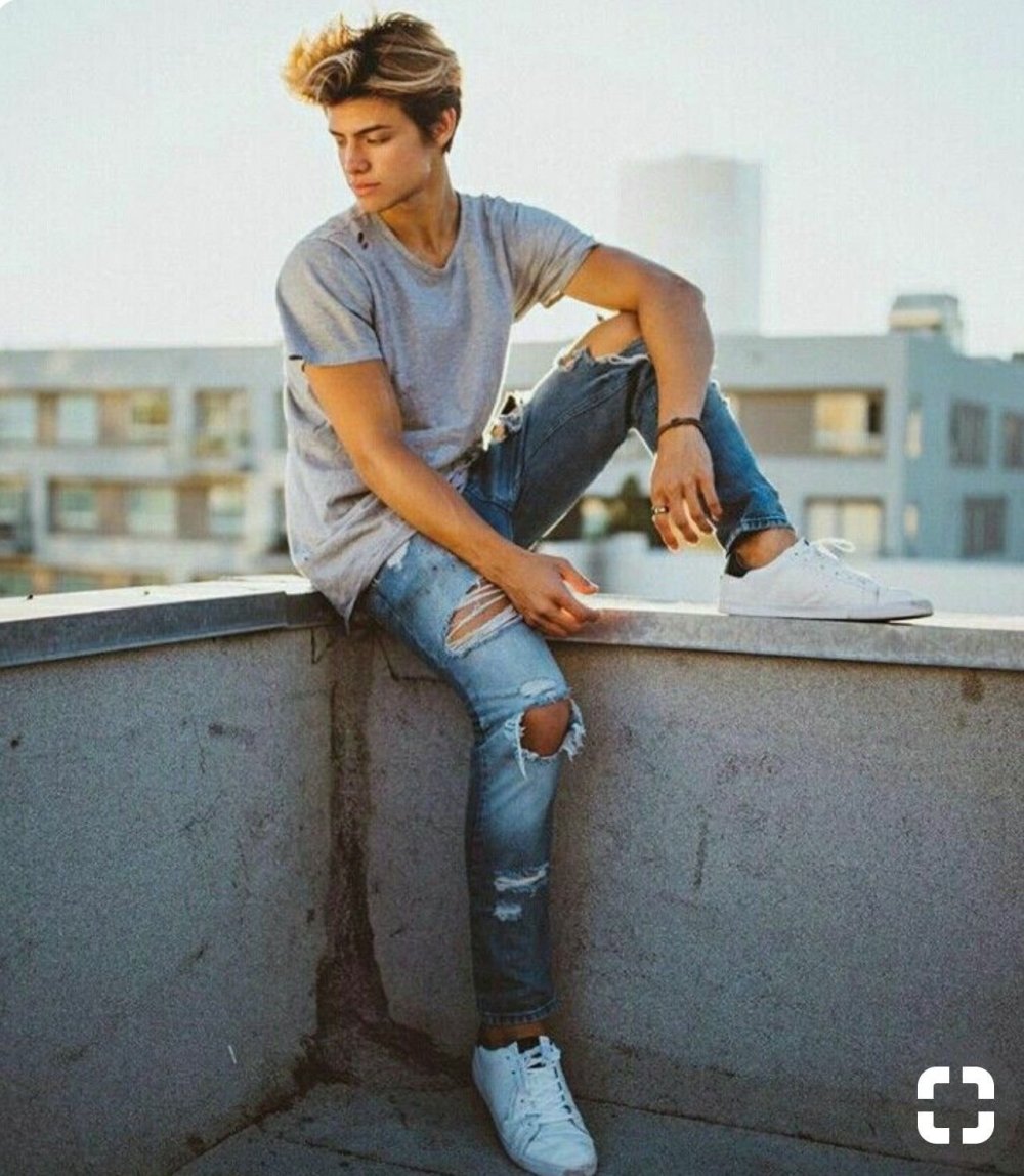 Парень на улице