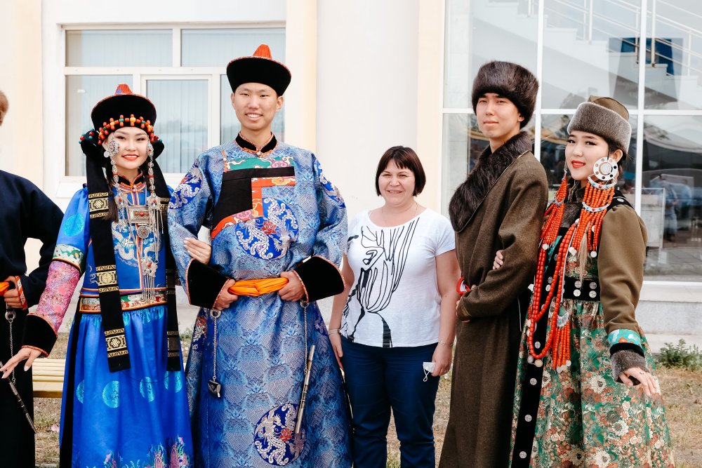 Бурятский национальный дэгэл