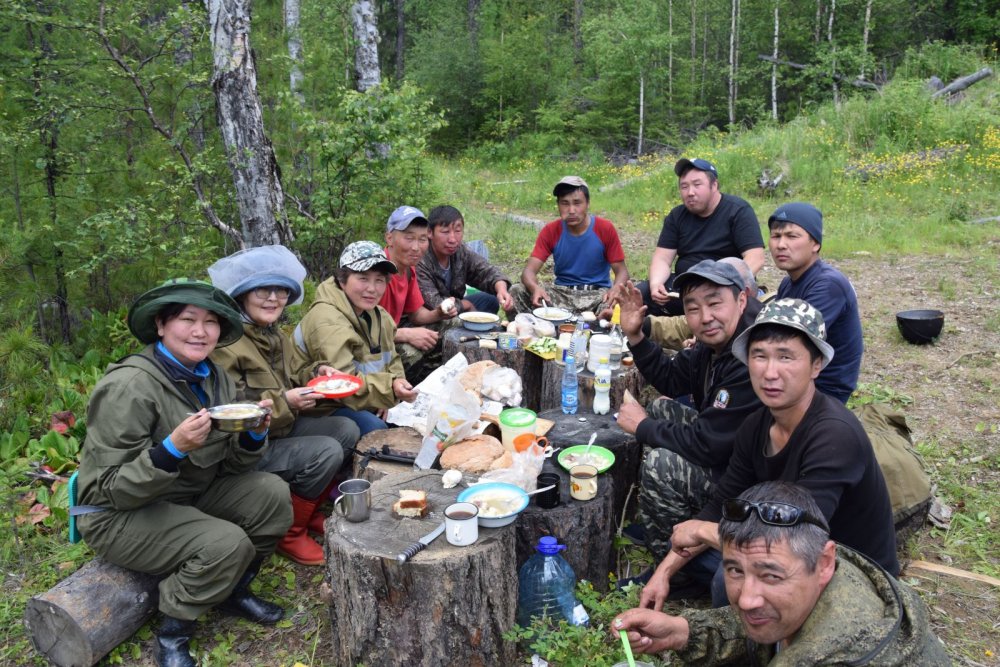 Бурятский национальный костюм дэгэл