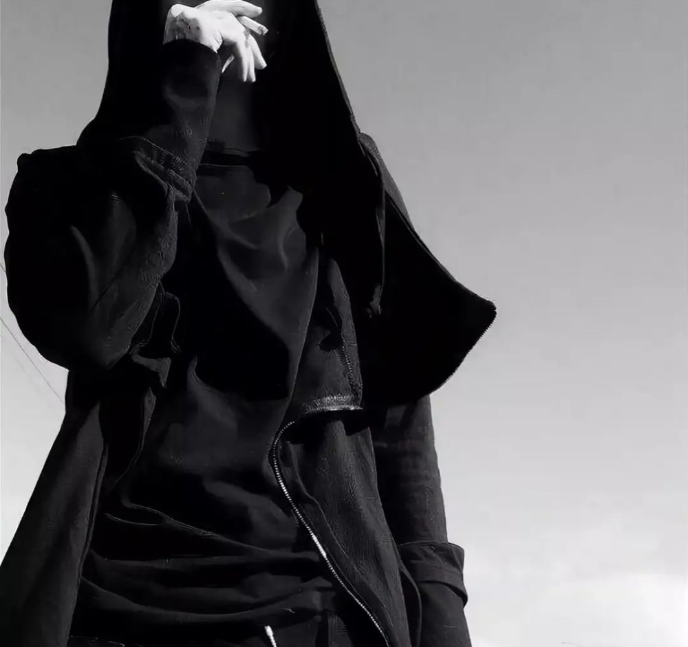 Человек в капюшоне