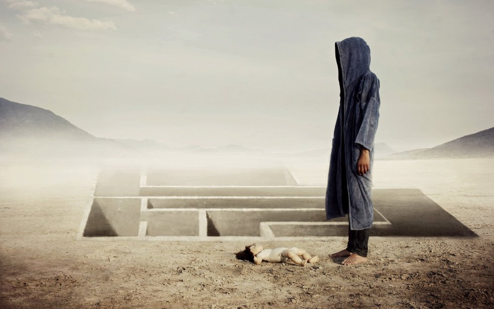 Человек в капюшоне космос