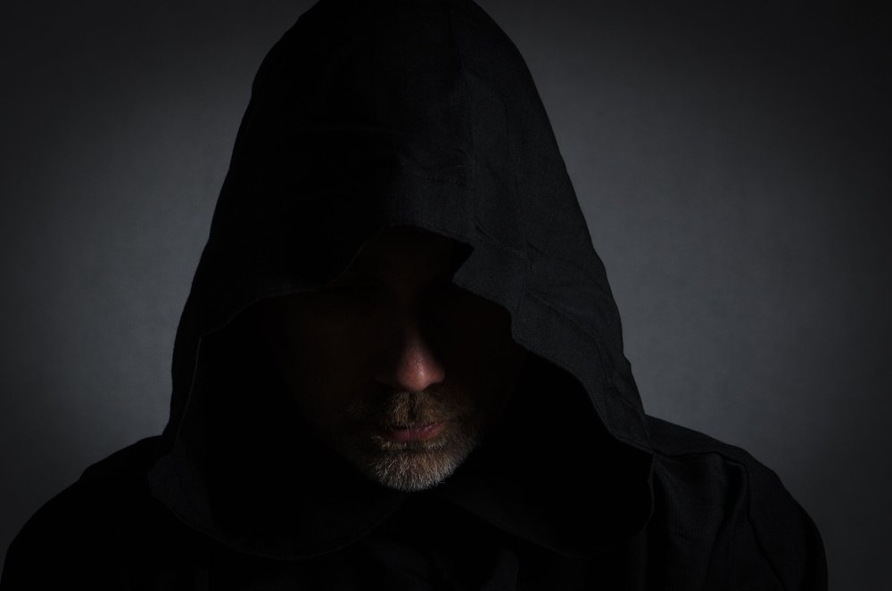 Монах в капюшоне