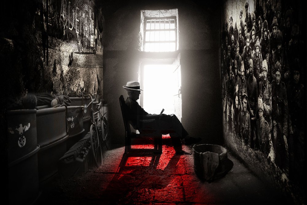 Человек в темной комнате