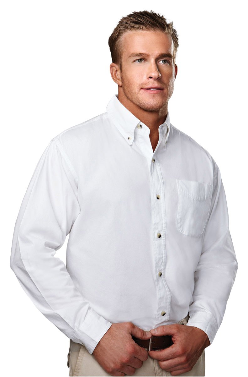 Мужчина в светлой рубашке