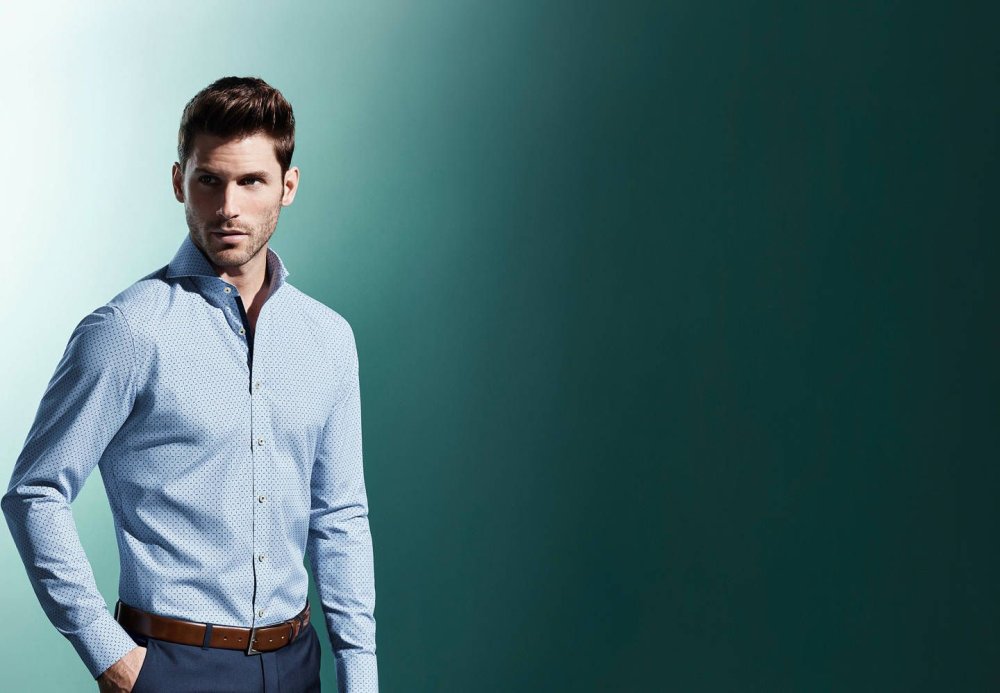 Мужчина в рубашке фотомодель