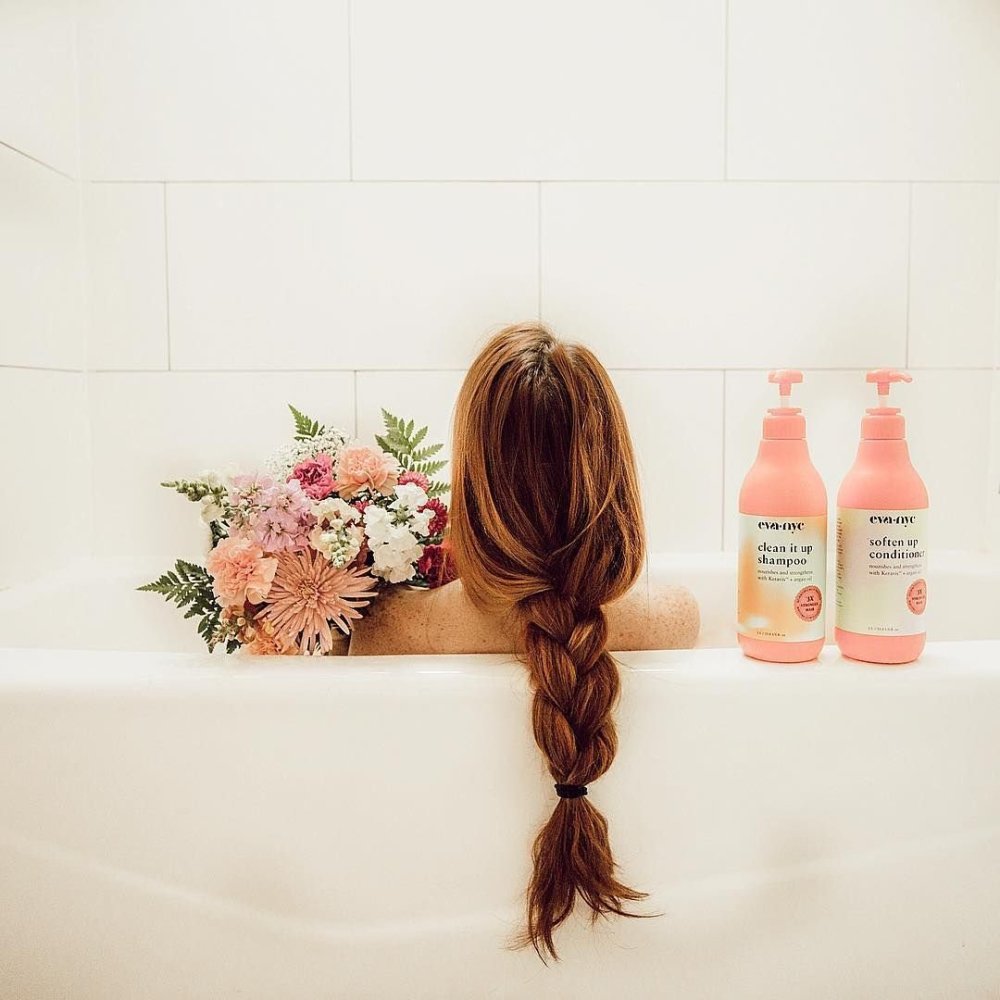 Портрет девушки с длинными волосами