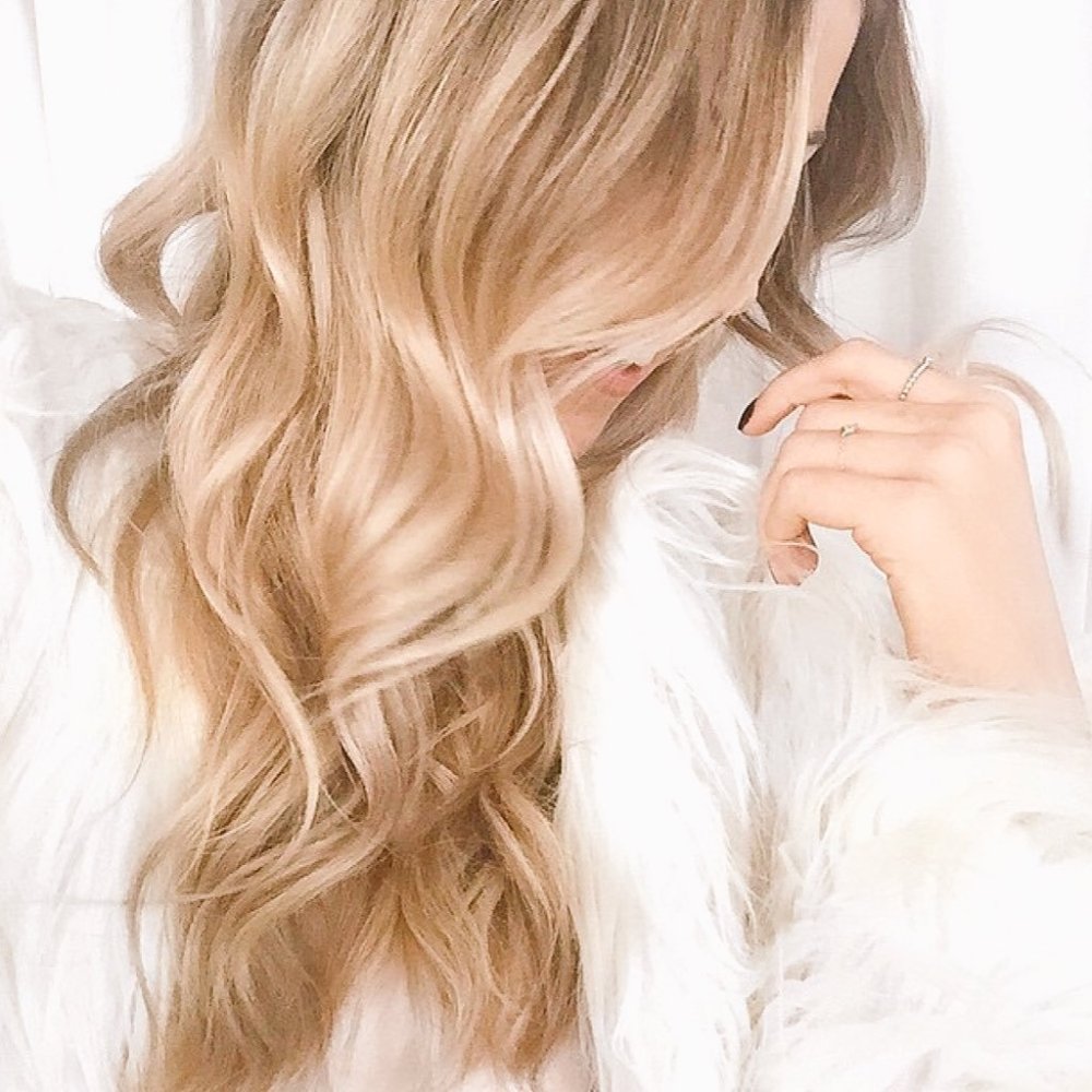 Длинные развивающиеся волосы