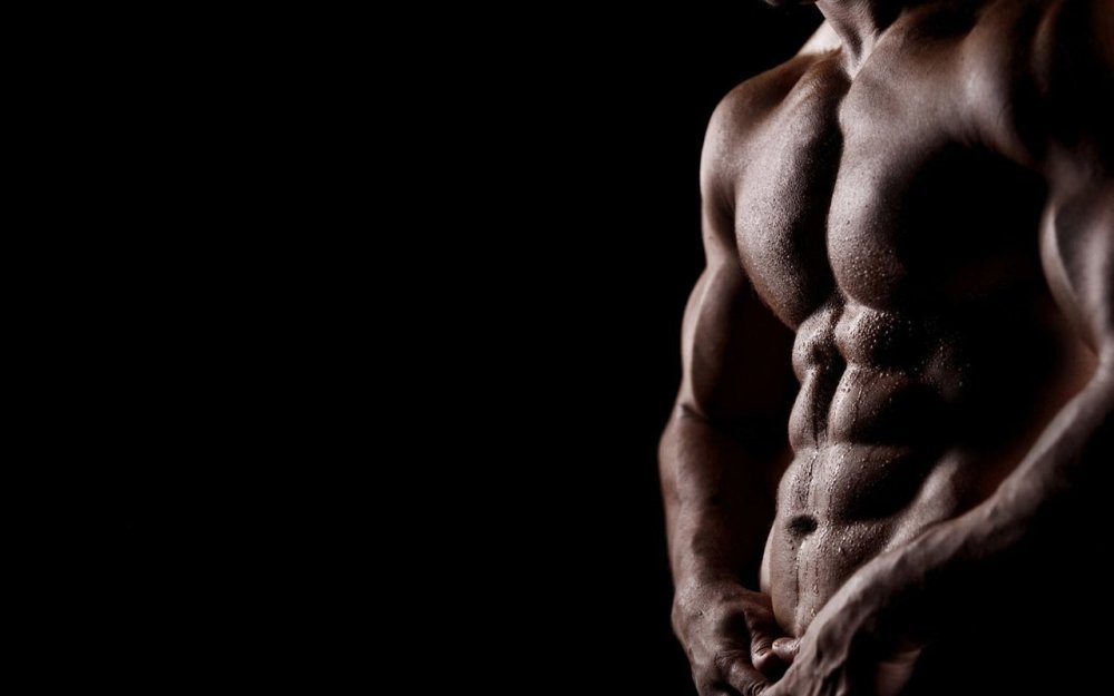 Мускулистый мужчина