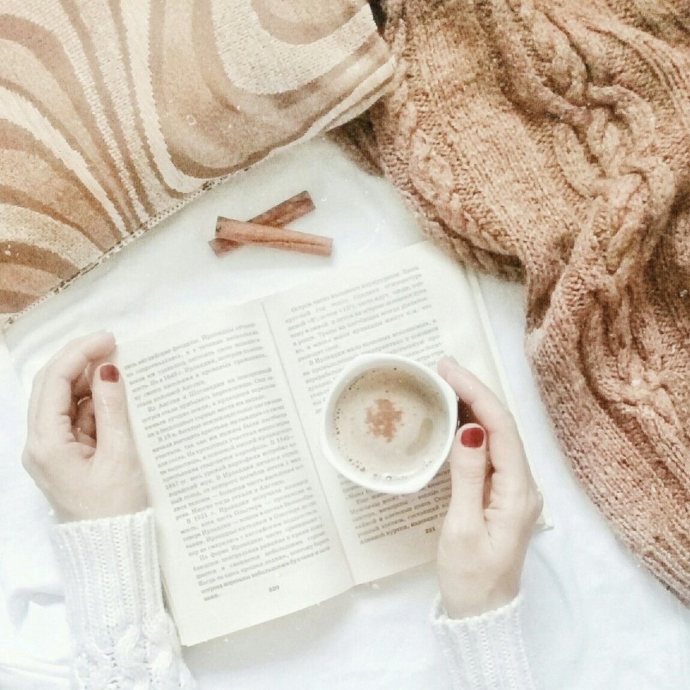 Девушка в бежевых тонах Эстетика