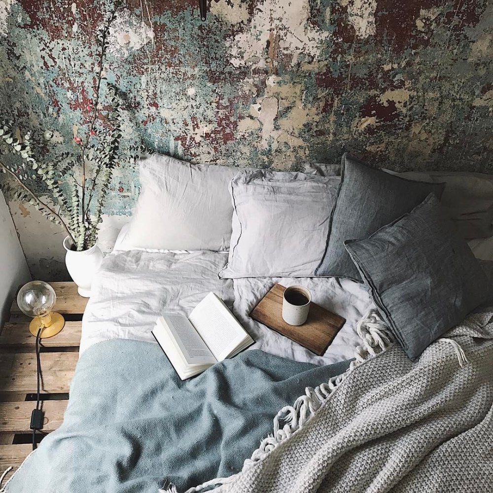 Мягкая уютная кровать