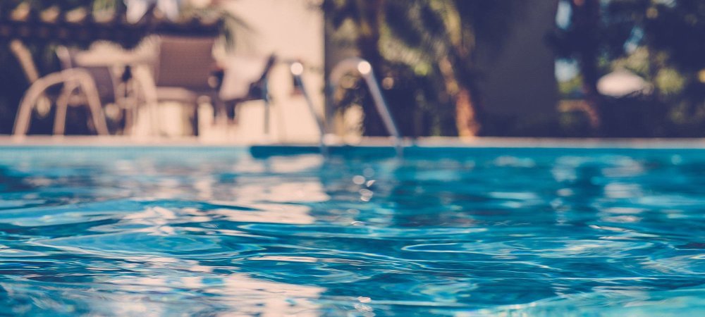 Бассейн фон