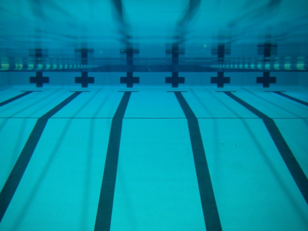 Бассейн без людей