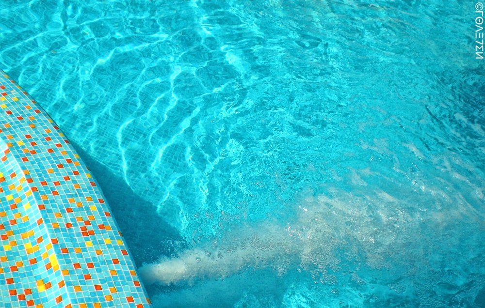 Бассейн без людей