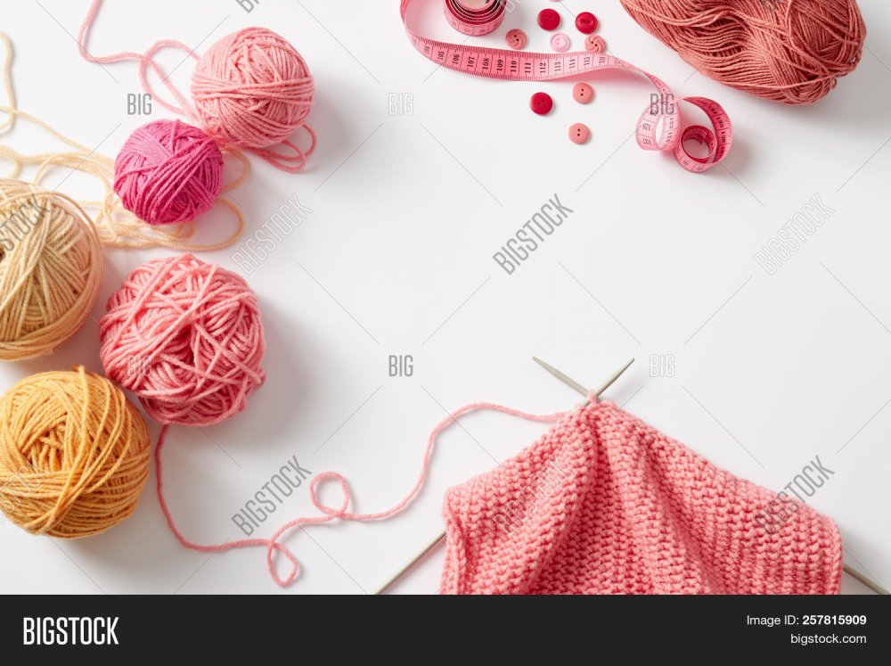 Моток ниток с иголкой