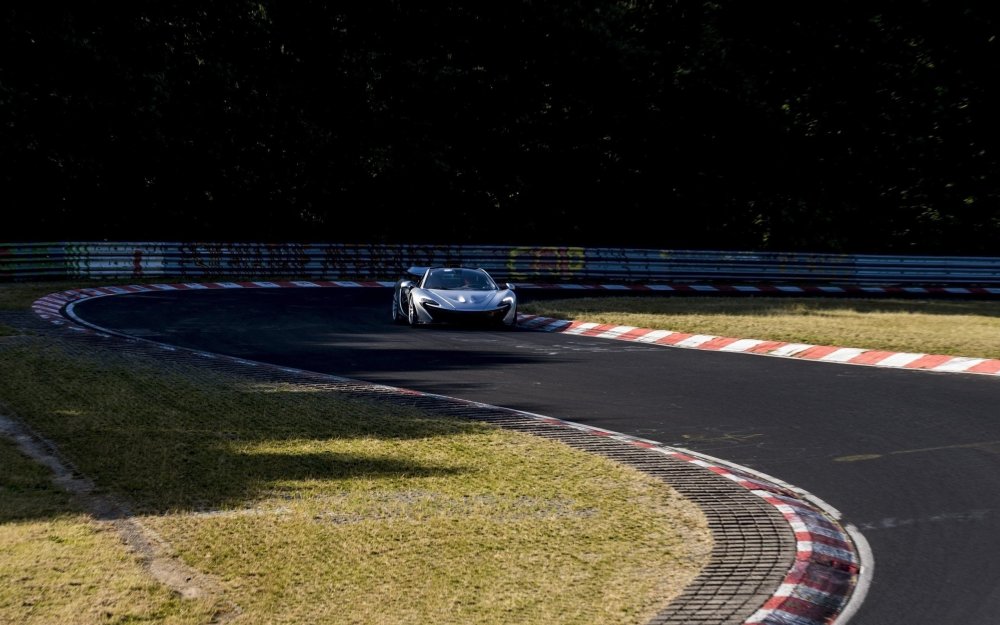 Гоночная трасса ночью