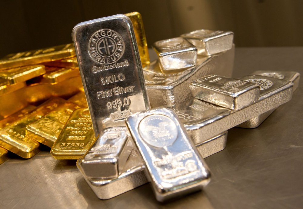 Слитки золота и серебра палладия платины