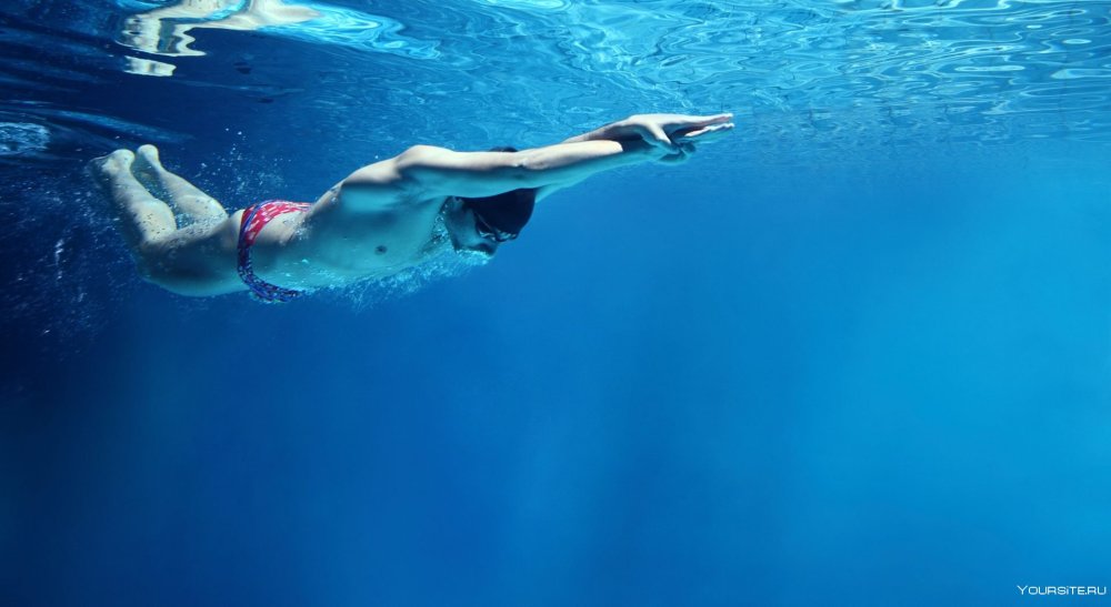 Пловец под водой