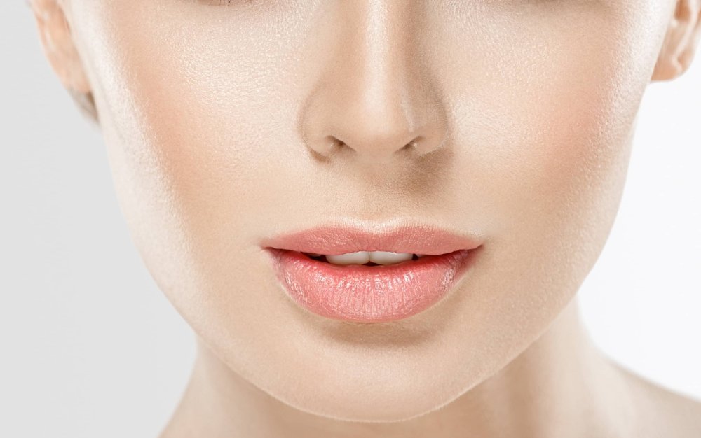 Губы с носом анфас
