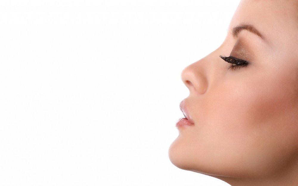 Красивый женский нос