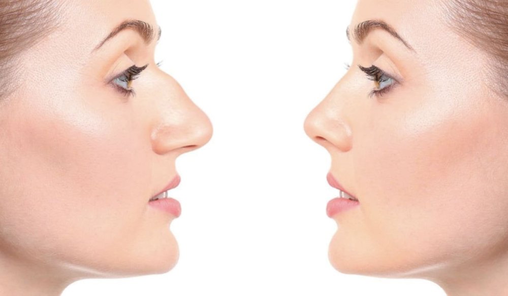 Девушка с красивыми ресницами вертикально