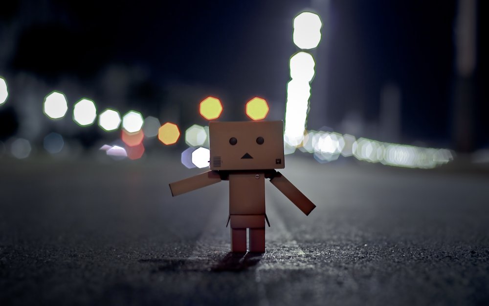 Картонный робот Danbo