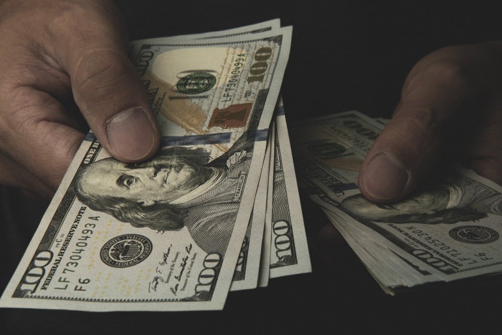 Розовые деньги