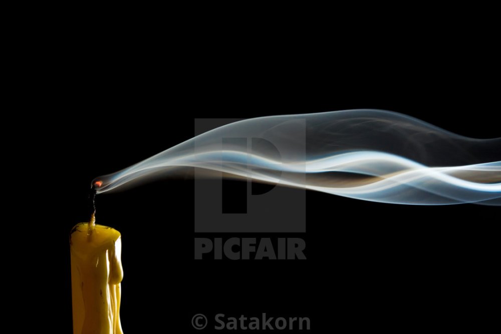 Свеча на столе