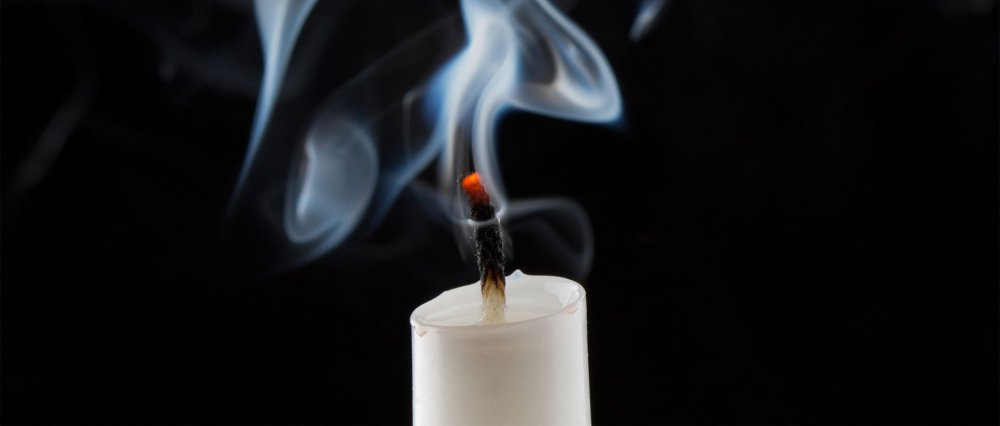 Дымок от потухшей свечи
