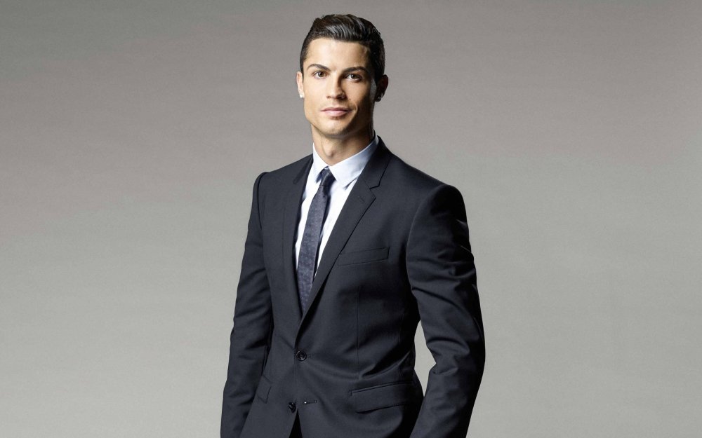 Криштиано Роналдо в костюме