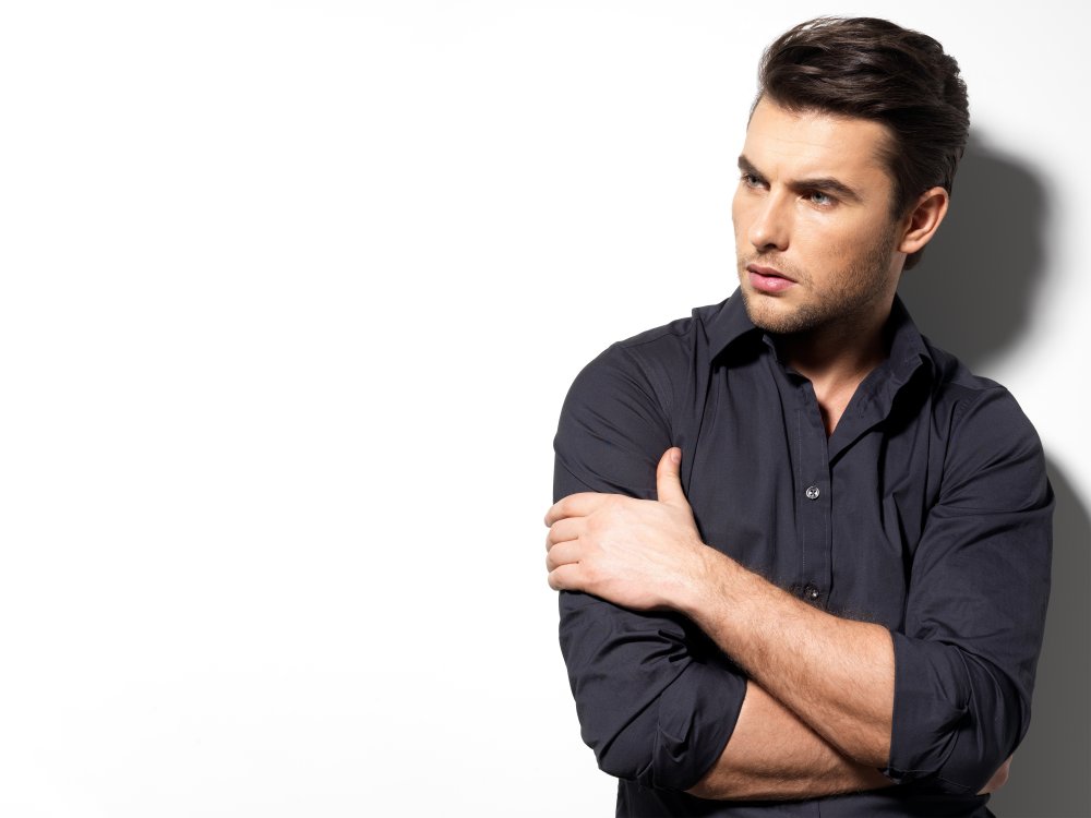 Мужчина в черном пиджаке