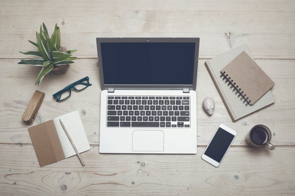 Стол программиста вид сверху