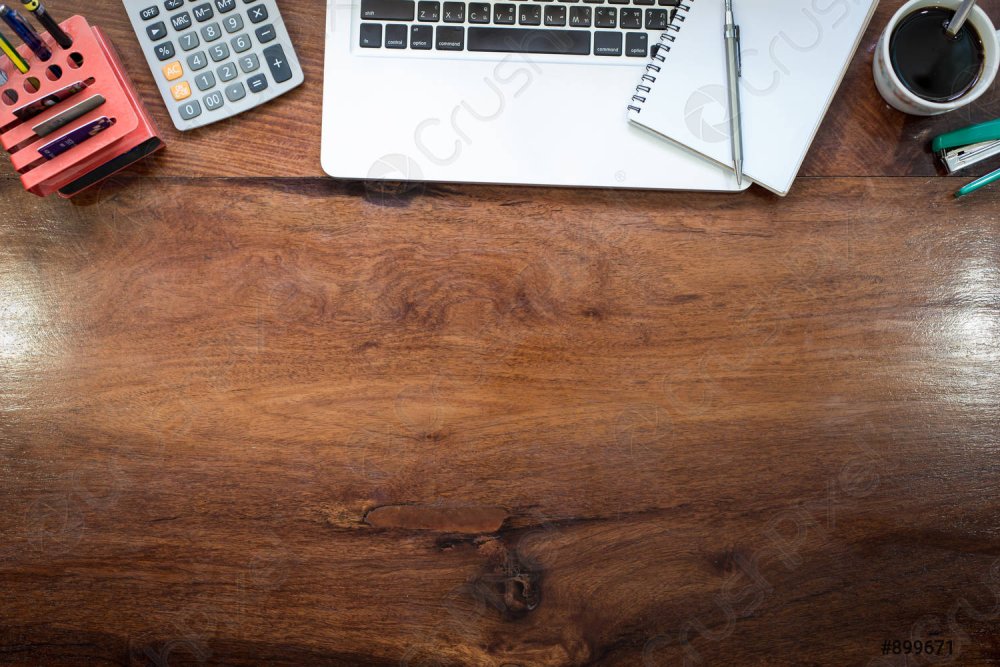 Поверхность стола с предметами