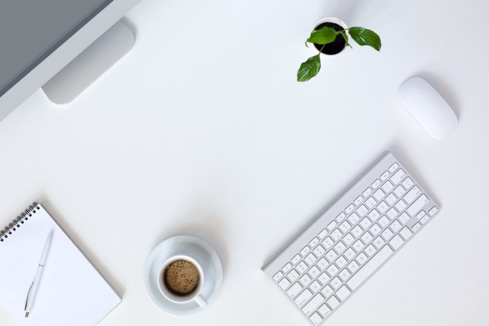 Офисное рабочее место вид сверху