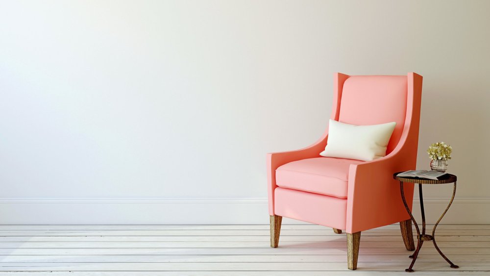 Одинокие стулья