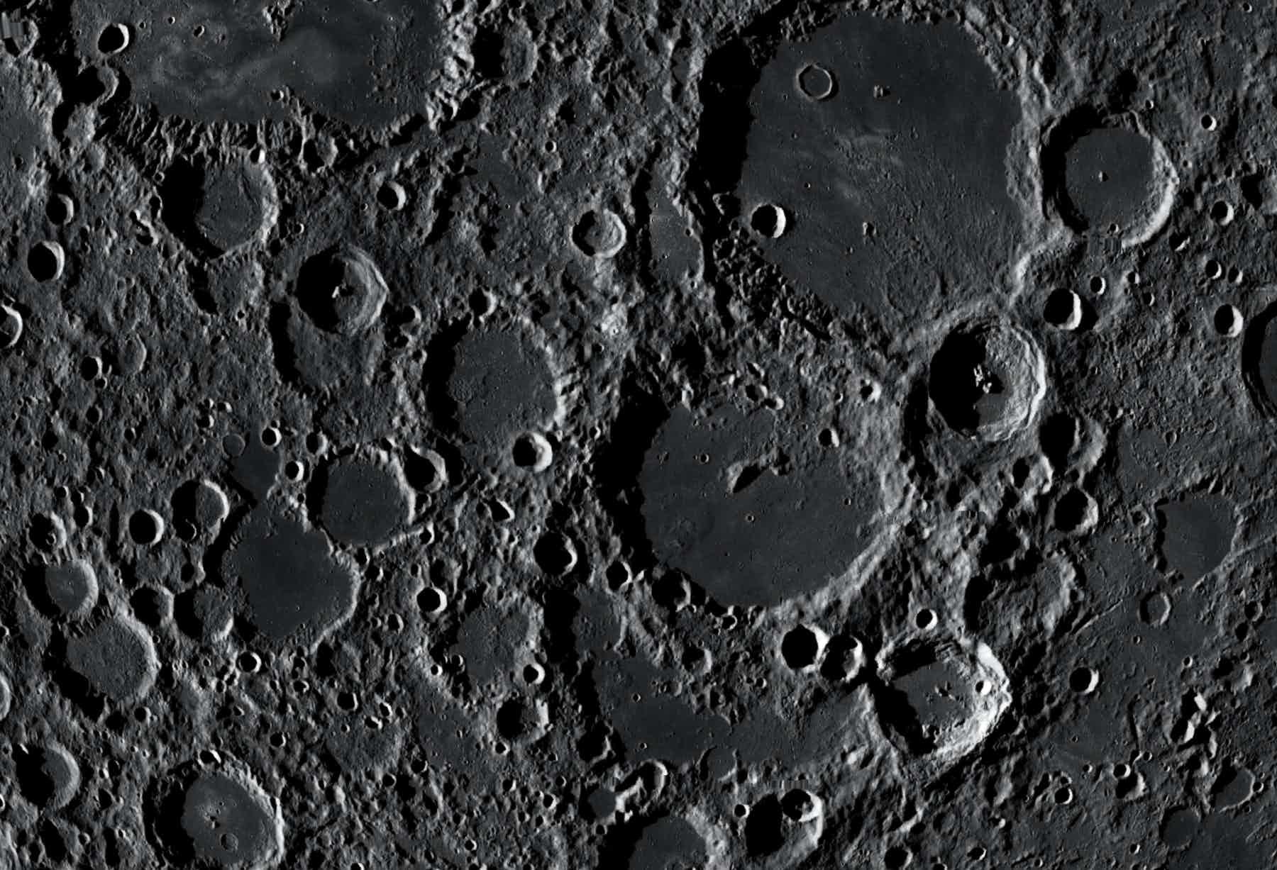 Луна поверхность кратеры. Оппенгеймер (лунный кратер). Кратеры на Луне. Лансберг (лунный кратер). Свифт (лунный кратер).