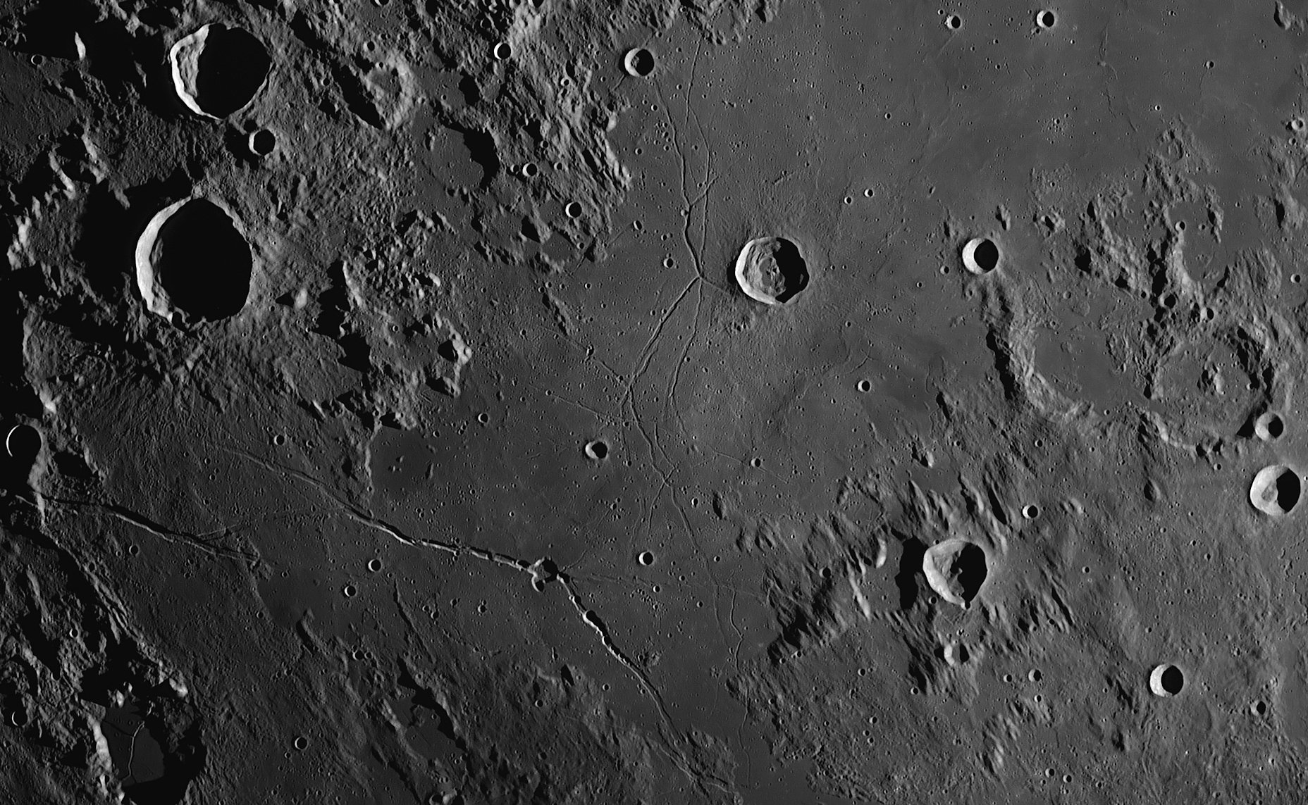 Луна поверхность кратеры. Лунный кратер Анаксимен. Лунные кратеры Айдахо. Оппенгеймер (лунный кратер). Лунный кратер Торричелли.