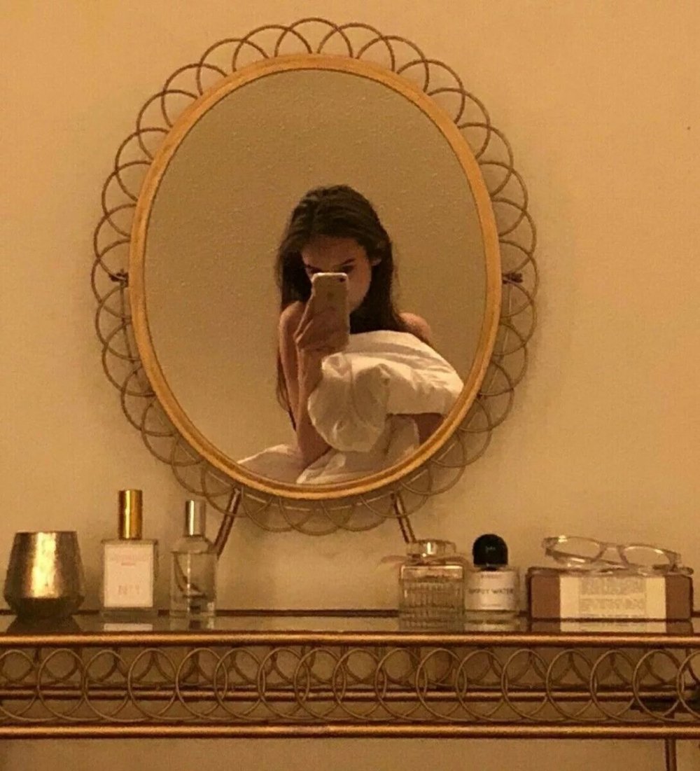 Девушка в зеркале Эстетика