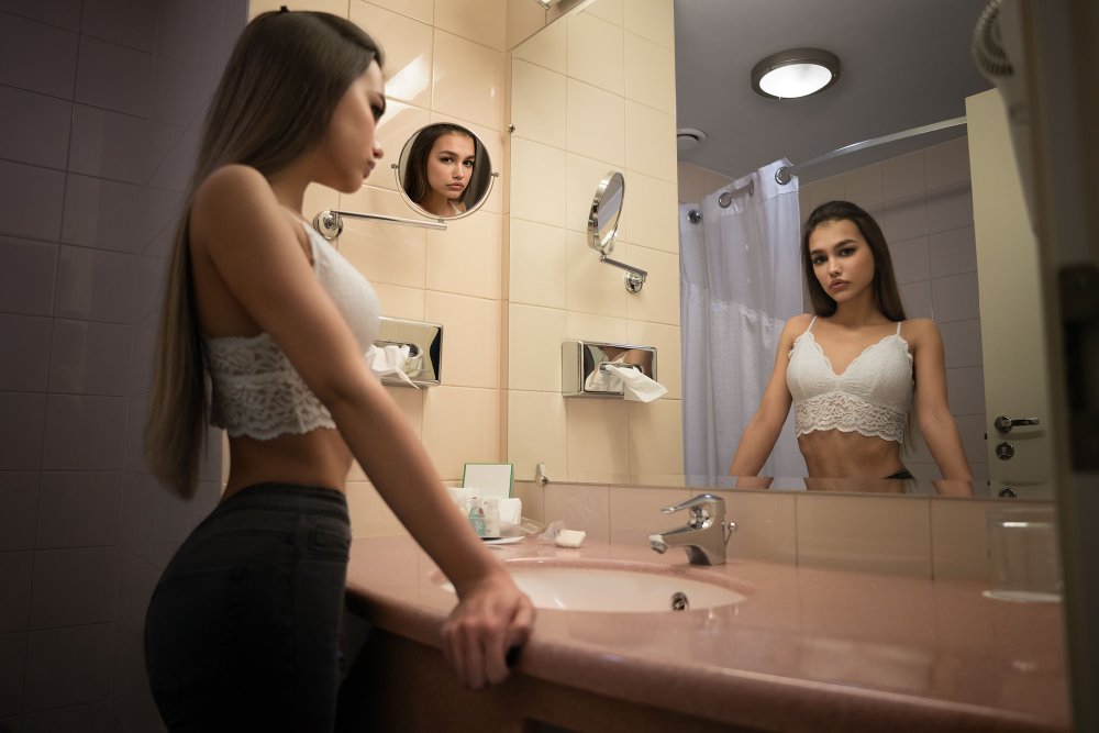 Девушка вванной комнат