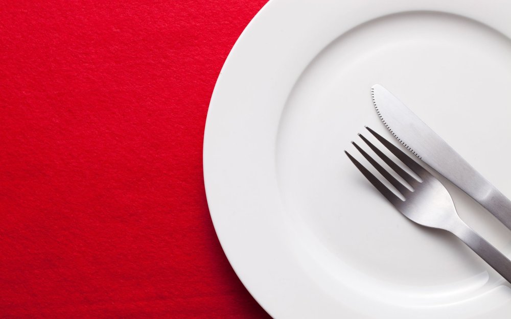 Тарелка с вилкой