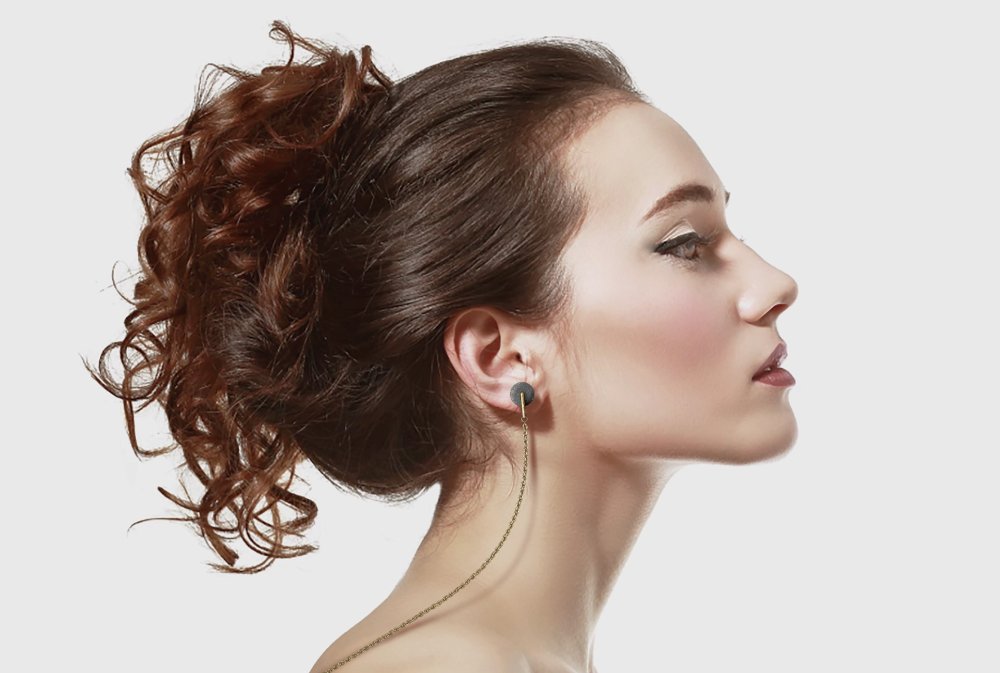 Профиль девушки с прической